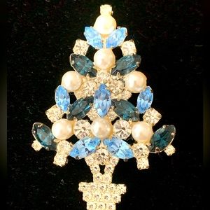 Eisenberg ICE Christmas Pin